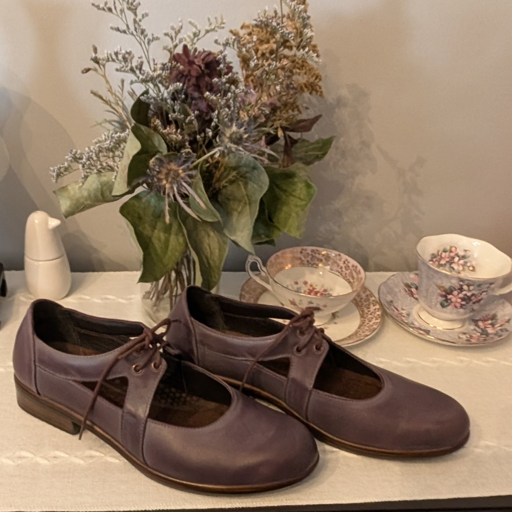 *NEW* Naot Purple Stylish Loafers